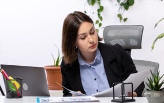 Resiko Under Invoicing Impor dan Cara Menghindarinya dengan Accurate Online