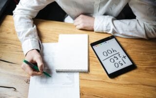 Hitung Harga Pokok Penjualan (HPP) Bisnis Kosmetik Akurat dan Mudah Pakai Accurate Online